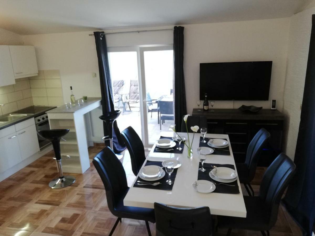 Apartmani Zdenka Savar-Maslina Экстерьер фото