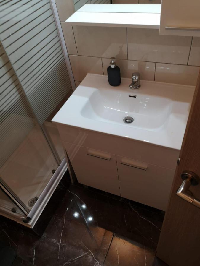 Apartmani Zdenka Savar-Maslina Экстерьер фото